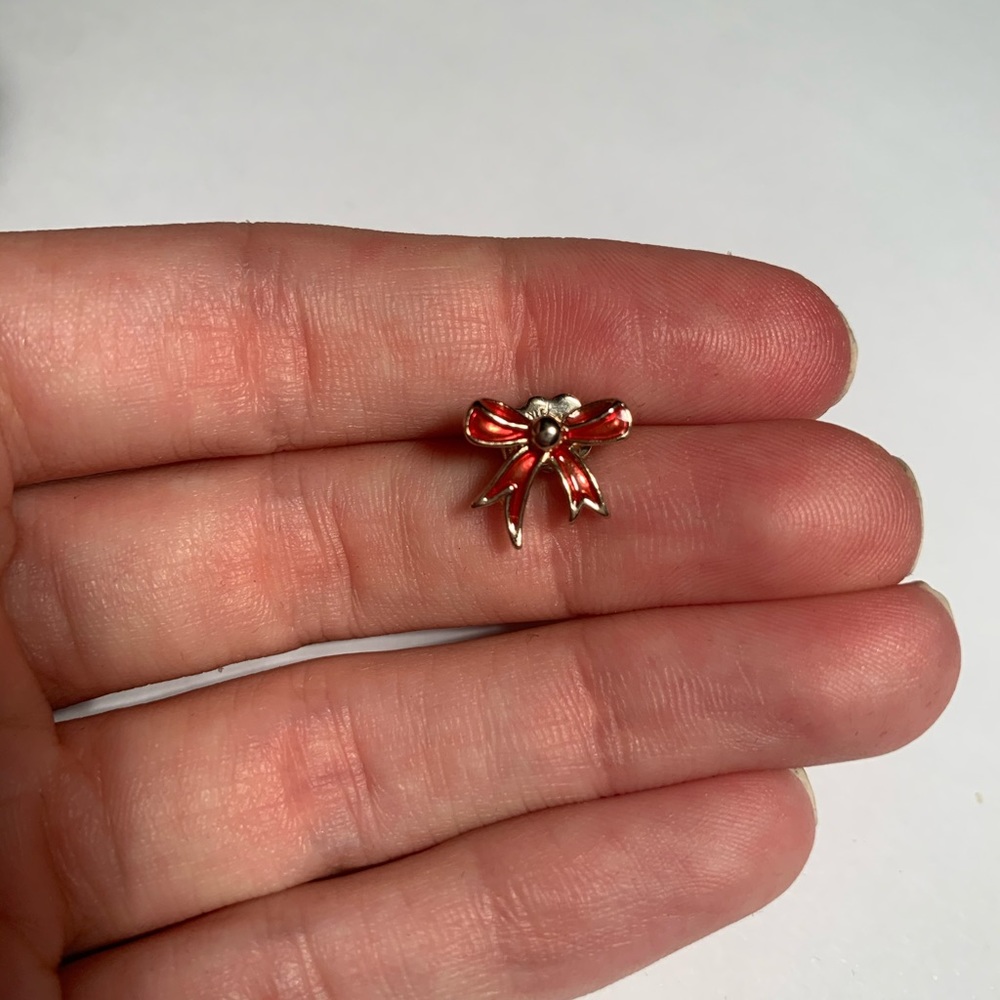 Petite Red Lacquered Bow Studs